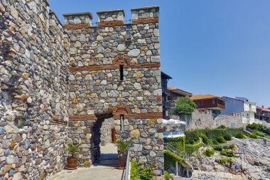 Süzebolu antik sur duvarları restore edilmiş kapı parçası