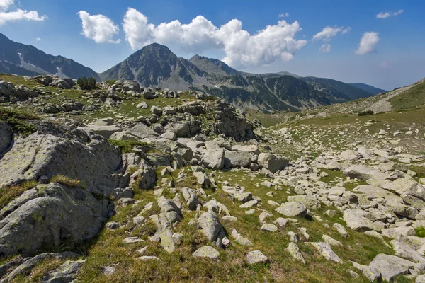 Ząb i szczyty lalek w góry Pirin — Zdjęcie stockowe