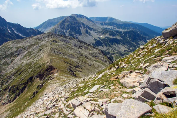 Besteigung des Kamenitsa-Gipfels in Pirin — Stockfoto