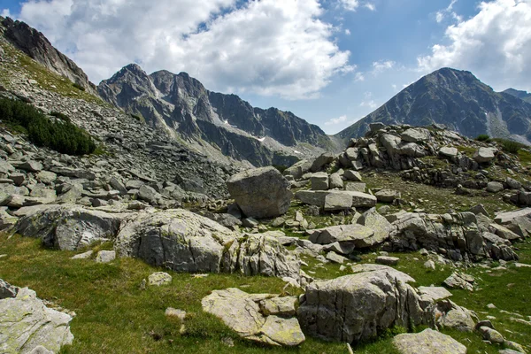 Amazing panorama of the Yalovarnika peaks in Pirin Mountain — Stock Photo, Image