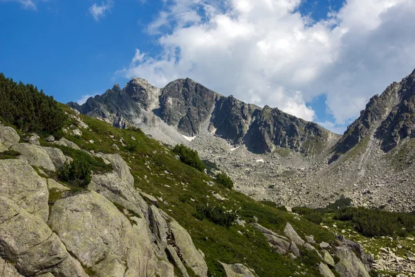 Amazing panorama of the Yalovarnika peaks in Pirin Mountain — Stock Photo, Image