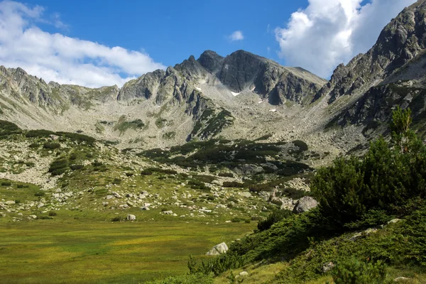 Panorama incrível dos picos de Yalovarnika na Montanha Pirin — Fotografia de Stock