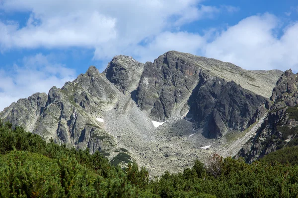 Εκπληκτικό πανόραμα των Yalovarnika κορυφών στο βουνό Πίριν — Φωτογραφία Αρχείου
