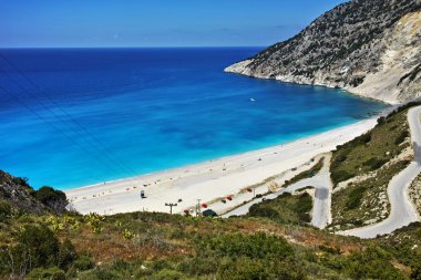 Plaj, Kefalonia, İyonya Adaları güzel Myrtos defne yol görünümünü