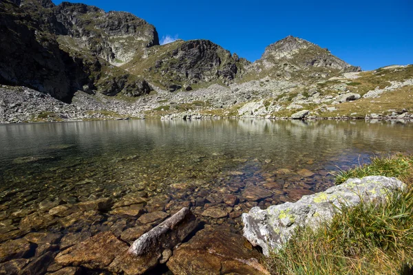 Pemandangan yang menakjubkan dari danau Elenski, Rila Mountain — Stok Foto