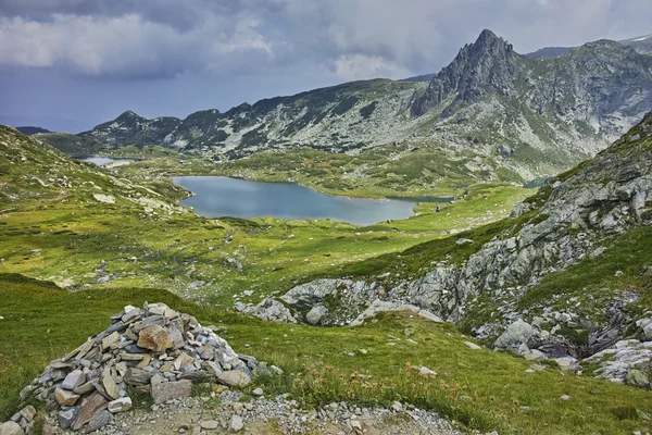 Panorama incroyable sur le lac Twin, les sept lacs Rila — Photo