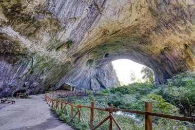 Devetashka mağara iç Lovech şehir yakınındaki