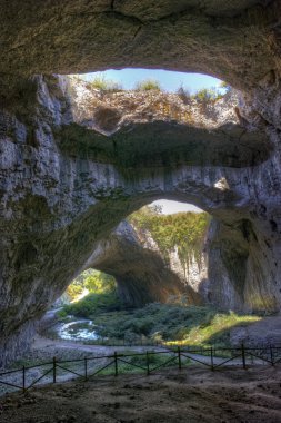 Devetashka mağara iç Lovech şehir yakınındaki