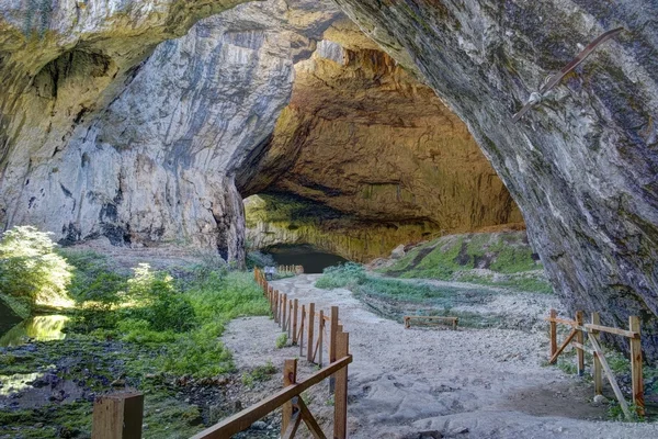 Εσωτερικό σπήλαιο Devetashka κοντά πόλη του Λόβετς — Φωτογραφία Αρχείου