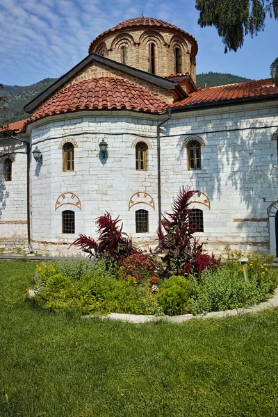 Główny kościół średniowieczny klasztor Baczkowie — Zdjęcie stockowe