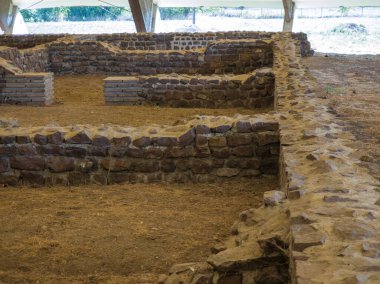 Sırbistan 'ın Nis kentindeki Mediana Arkeoloji Bölgesinde İmparator Konstantin' in Villa Harabeleri Panoraması