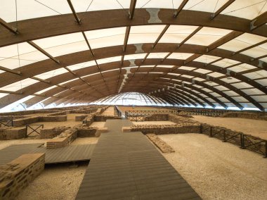 Sırbistan 'ın Nis kentindeki Mediana Arkeoloji Bölgesinde İmparator Konstantin' in Villa Harabeleri Panoraması