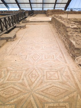 Sırbistan 'ın Nis kentindeki Mediana Arkeoloji Bölgesinde İmparator Konstantin' in Villa Harabeleri Panoraması