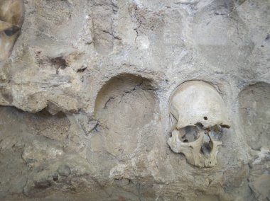 Kafatası Kulesi (Cele Kula) - Sırbistan 'ın Niş kentinde 1809 yılında çıkan ayaklanmadan sonra ölü Sırp savaşçıların 952 kafatasından inşa edildi