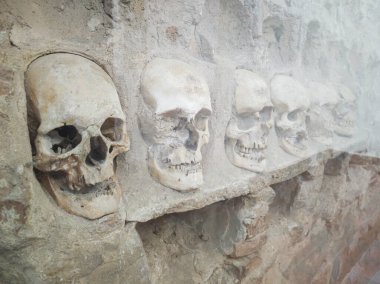 Kafatası Kulesi (Cele Kula) - Sırbistan 'ın Niş kentinde 1809 yılında çıkan ayaklanmadan sonra ölü Sırp savaşçıların 952 kafatasından inşa edildi