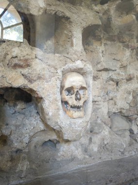 Kafatası Kulesi (Cele Kula) - Sırbistan 'ın Niş kentinde 1809 yılında çıkan ayaklanmadan sonra ölü Sırp savaşçıların 952 kafatasından inşa edildi