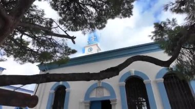 Saint Nicholas Manastırı Porto Lagos, Doğu Makedonya ve Trakya, Yunanistan 'daki iki adada yer almaktadır.