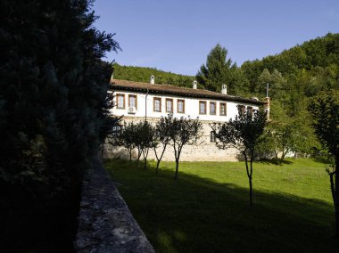 Sırbistan 'ın Ortaçağ Temski manastırının panoramik manzarası Aziz George, Pirot Bölgesi