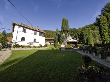Sırbistan 'ın Ortaçağ Temski manastırının panoramik manzarası Aziz George, Pirot Bölgesi