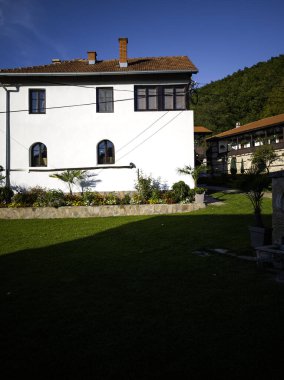 Sırbistan 'ın Ortaçağ Temski manastırının panoramik manzarası Aziz George, Pirot Bölgesi