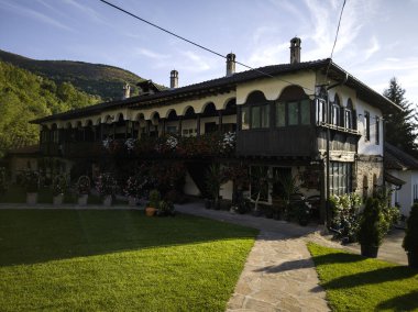 Sırbistan 'ın Ortaçağ Temski manastırının panoramik manzarası Aziz George, Pirot Bölgesi