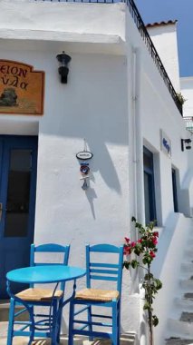 SKOPELOS, GREECE - HAZİRAN 06, 2025: the Amazing Panorama of β elos town, Sporades, Teselya, Yunanistan