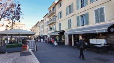 ANTIBES, FRANSA - 29 HAZİRAN. 2024: Antibes, Provence Alpes-Cote d 'Azur, Fransa' nın Panoraması