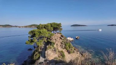 Skiathos Town, Sporades, Thessaly, Yunanistan 'ın inanılmaz kıyı şeridi manzarası