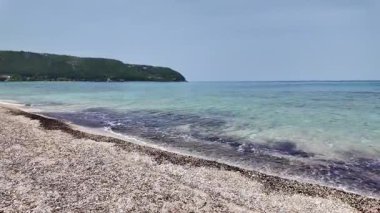 Yunanistan 'ın İyon Adaları' ndaki Agios Ioannis plajı yakınlarındaki Lefkada Sahili 'nin Muhteşem Panoraması