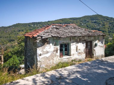 Yunanistan 'ın Pelion Dağı' ndaki Makrirrachi Köyü 'nün inanılmaz manzarası