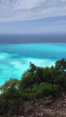 Yunanistan 'ın İyon Adaları' ndaki Egremni Sahili yakınlarındaki Lefkada Sahili 'nin Muhteşem Panoraması
