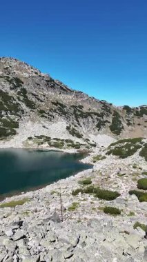 Musalenski göllerinin muhteşem yaz manzarası, Rila dağı, Bulgaristan
