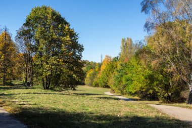 Bulgaristan 'ın Sofya kentindeki South Park' ın şaşırtıcı sonbahar manzarası