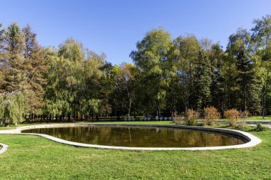 Bulgaristan 'ın Sofya kentindeki South Park' ın şaşırtıcı sonbahar manzarası