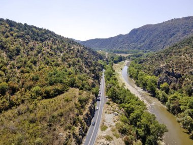 Bulgaristan 'ın Kresna Vadisi' nden geçen Struma Nehri 'nin şaşırtıcı hava manzarası