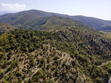 Bulgaristan 'ın Kresna Vadisi' nden geçen Struma Nehri 'nin şaşırtıcı hava manzarası