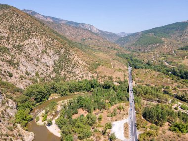 Bulgaristan 'ın Kresna Vadisi' nden geçen Struma Nehri 'nin şaşırtıcı hava manzarası