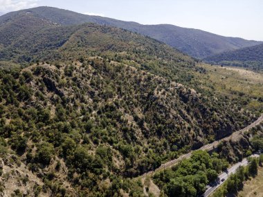 Bulgaristan 'ın Kresna Vadisi' nden geçen Struma Nehri 'nin şaşırtıcı hava manzarası
