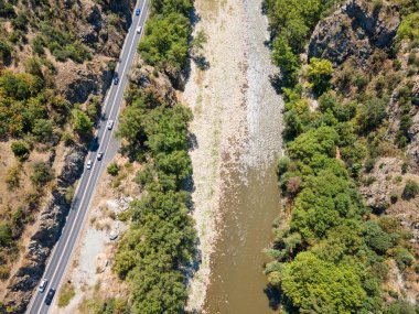 Bulgaristan 'ın Kresna Vadisi' nden geçen Struma Nehri 'nin şaşırtıcı hava manzarası