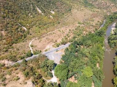 Bulgaristan 'ın Kresna Vadisi' nden geçen Struma Nehri 'nin şaşırtıcı hava manzarası