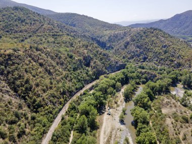 Bulgaristan 'ın Kresna Vadisi' nden geçen Struma Nehri 'nin şaşırtıcı hava manzarası