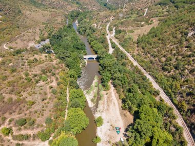 Bulgaristan 'ın Kresna Vadisi' nden geçen Struma Nehri 'nin şaşırtıcı hava manzarası