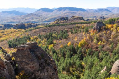 Belogradchik Kayalıkları, Vidin Bölgesi, Bulgaristan 'ın İnanılmaz Sonbahar Manzarası