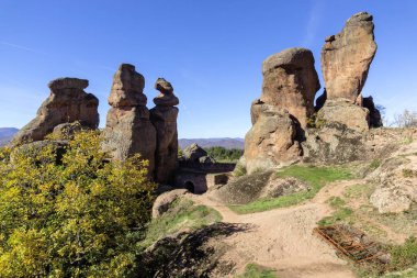 Belogradchik Kayalıkları, Vidin Bölgesi, Bulgaristan 'ın İnanılmaz Sonbahar Manzarası