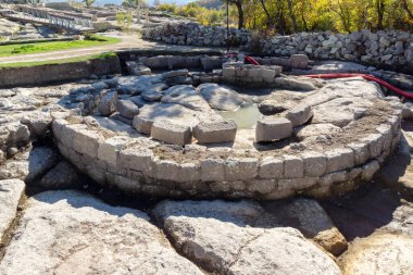 Bulgaristan 'ın Kardzhali Bölgesi, Perperikon antik Trakya kentinin sonbahar manzarası