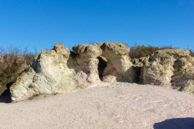 Bulgaristan 'ın Kardzhali bölgesindeki Beli plast köyü yakınlarındaki Kaya oluşumlu Mantar Mantarları