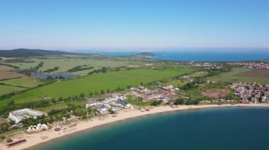 Bulgaristan 'ın Burgaz Bölgesi' nin Sozopol kasabası yakınlarındaki Gradina (Bahçe) plajının havadan manzarası 