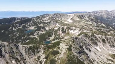 Bulgaristan 'ın Granchar Gölü yakınlarındaki Rila Dağı' nın İnanılmaz Yaz Manzarası