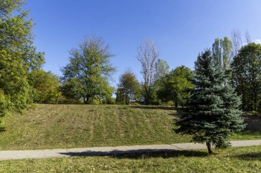 Bulgaristan 'ın Sofya kentindeki South Park' ın Muhteşem Sonbahar Manzarası