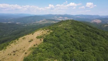 Rudina Dağı, Pernik Bölgesi, Bulgaristan 'ın İnanılmaz Yaz Manzarası